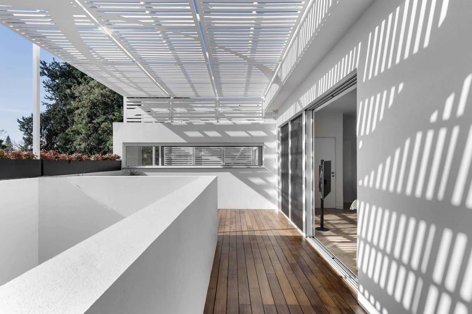 כשקוריאן פוגש אדריכלות: חזית חוץ יוקרתית לבית פרטי בנס ציונה